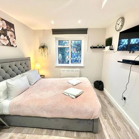 Golden Residences - Oakway Feltham Εξωτερικό φωτογραφία
