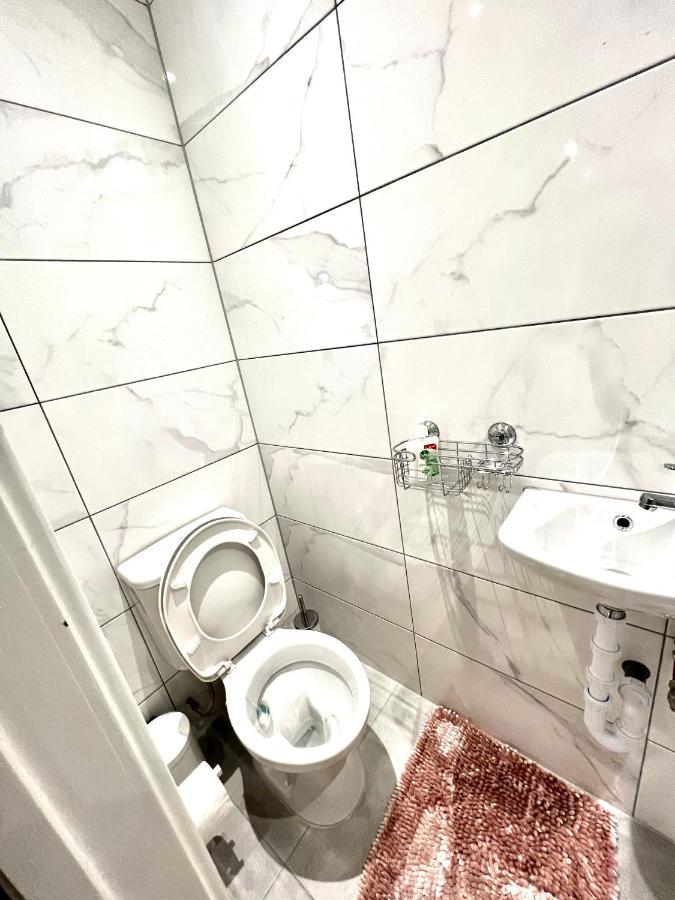 Golden Residences - Oakway Feltham Εξωτερικό φωτογραφία