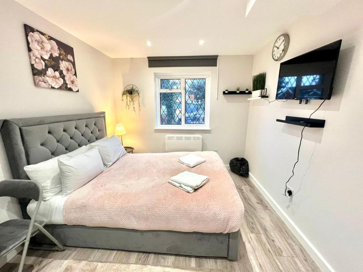 Golden Residences - Oakway Feltham Εξωτερικό φωτογραφία