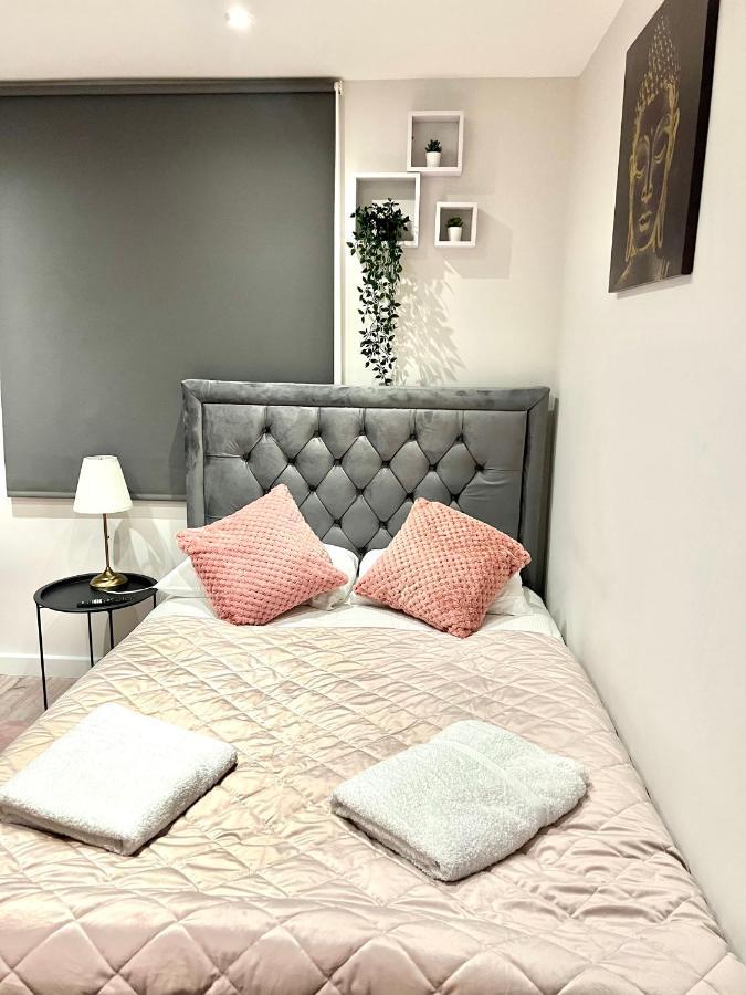 Golden Residences - Oakway Feltham Εξωτερικό φωτογραφία