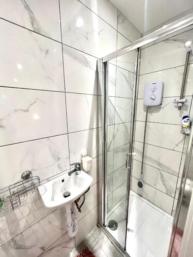 Golden Residences - Oakway Feltham Εξωτερικό φωτογραφία