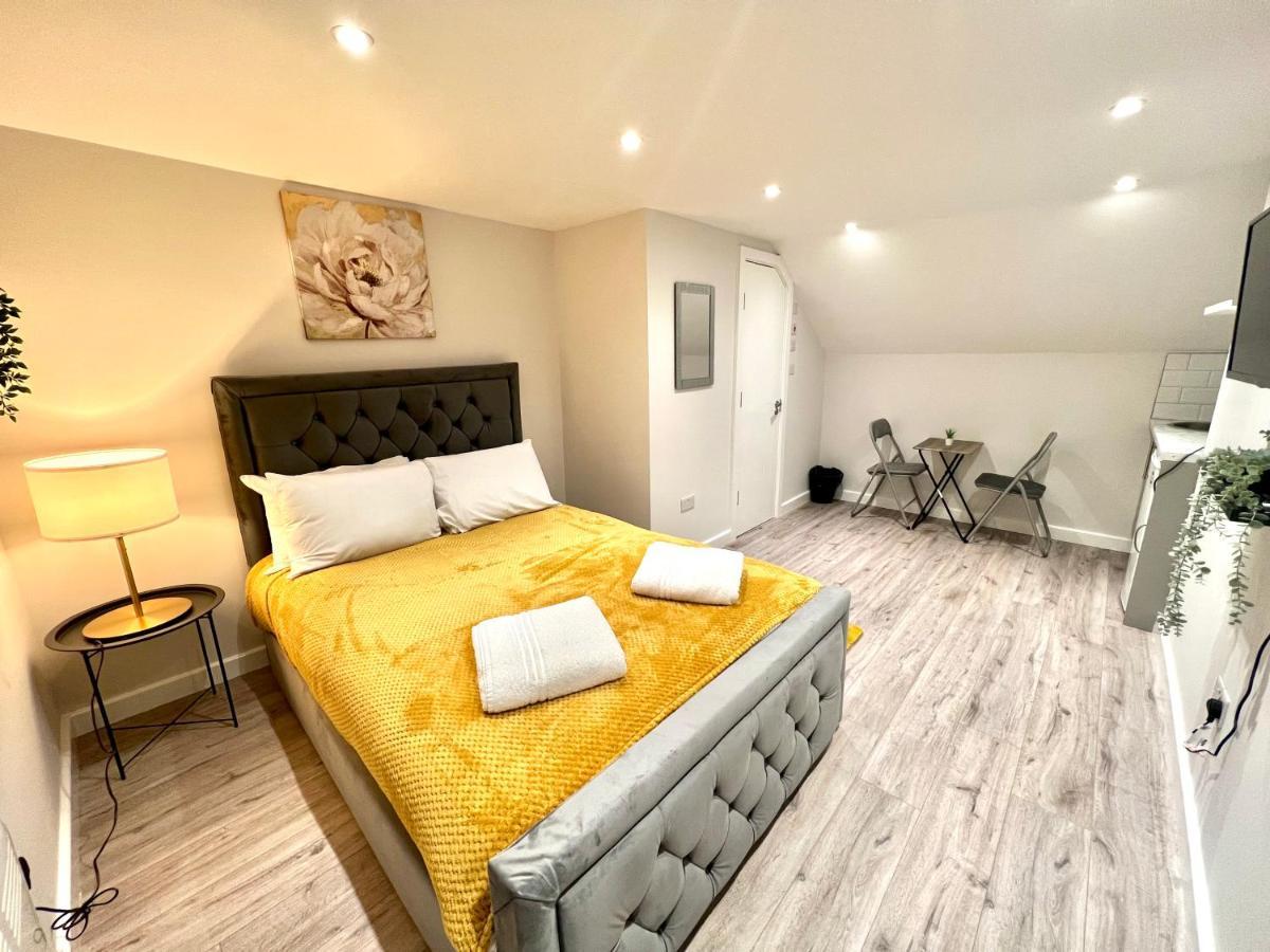Golden Residences - Oakway Feltham Εξωτερικό φωτογραφία
