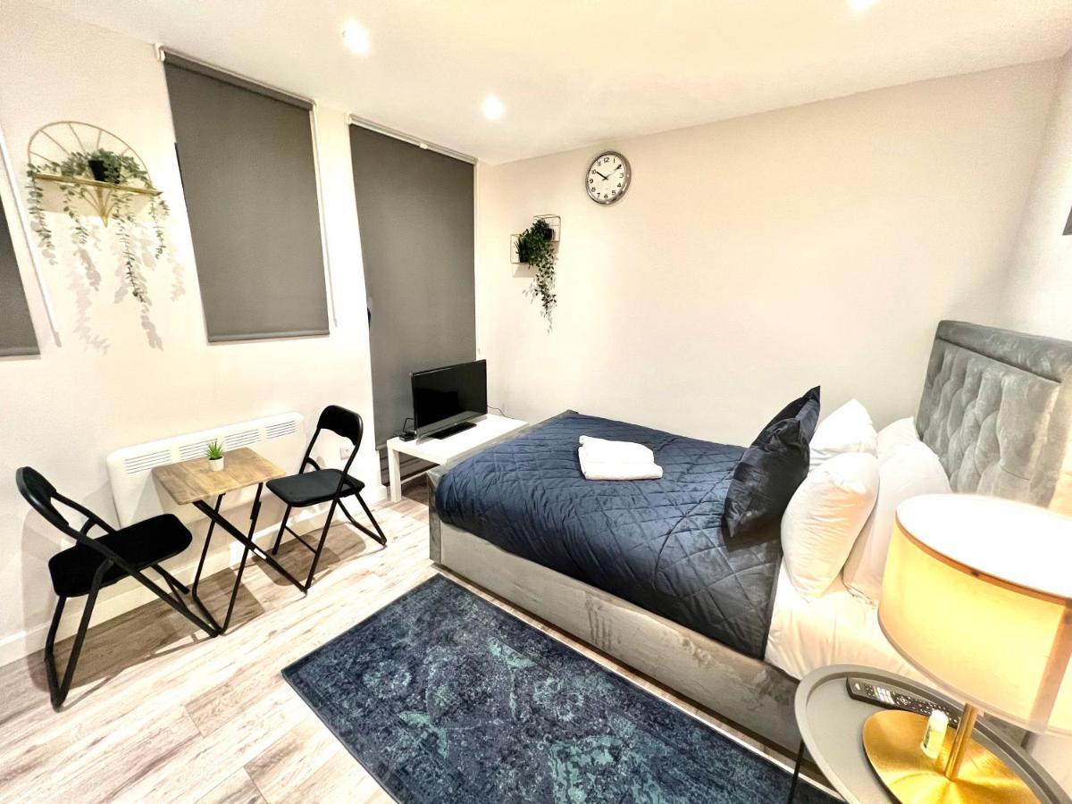 Golden Residences - Oakway Feltham Εξωτερικό φωτογραφία