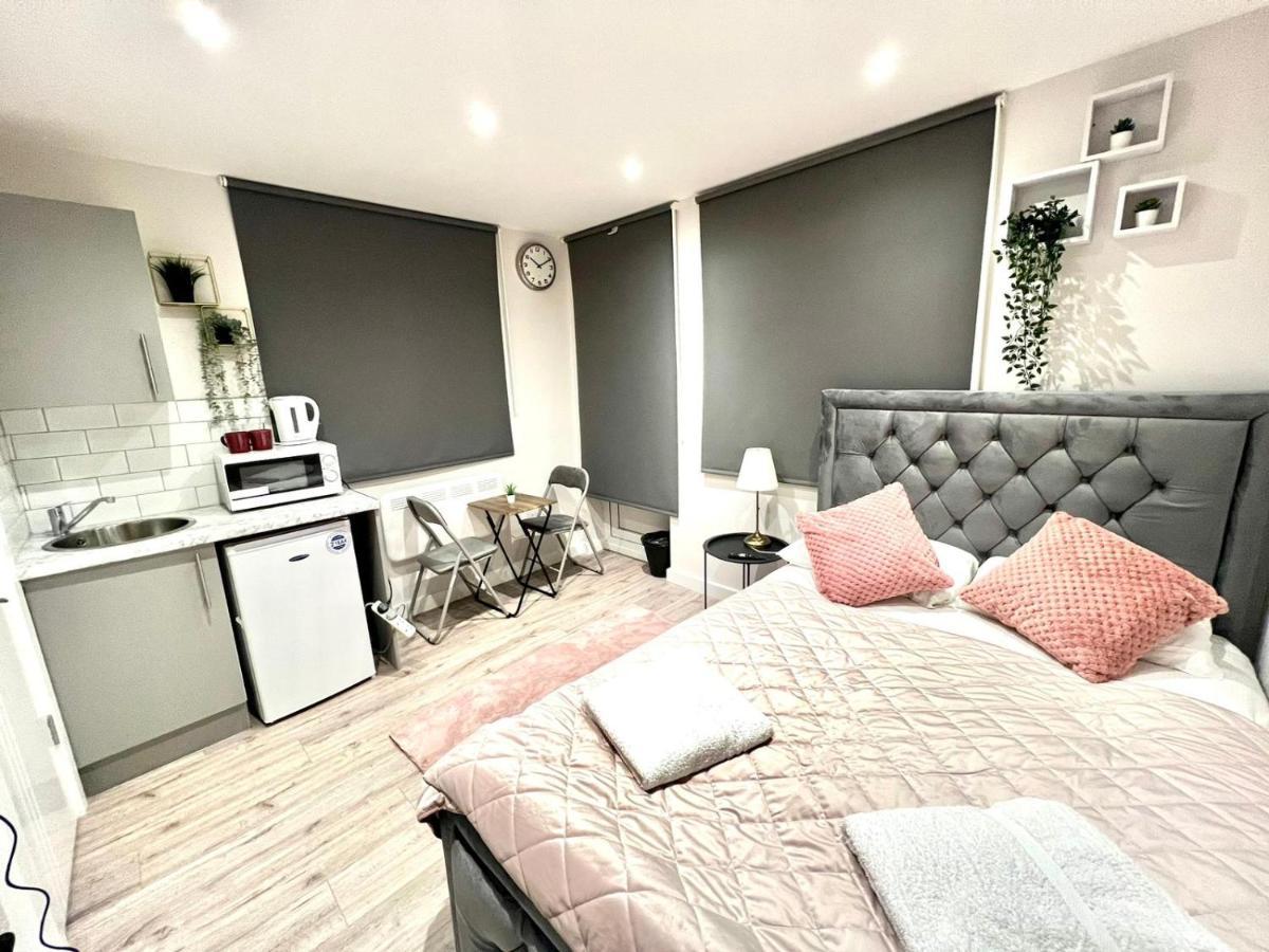 Golden Residences - Oakway Feltham Εξωτερικό φωτογραφία
