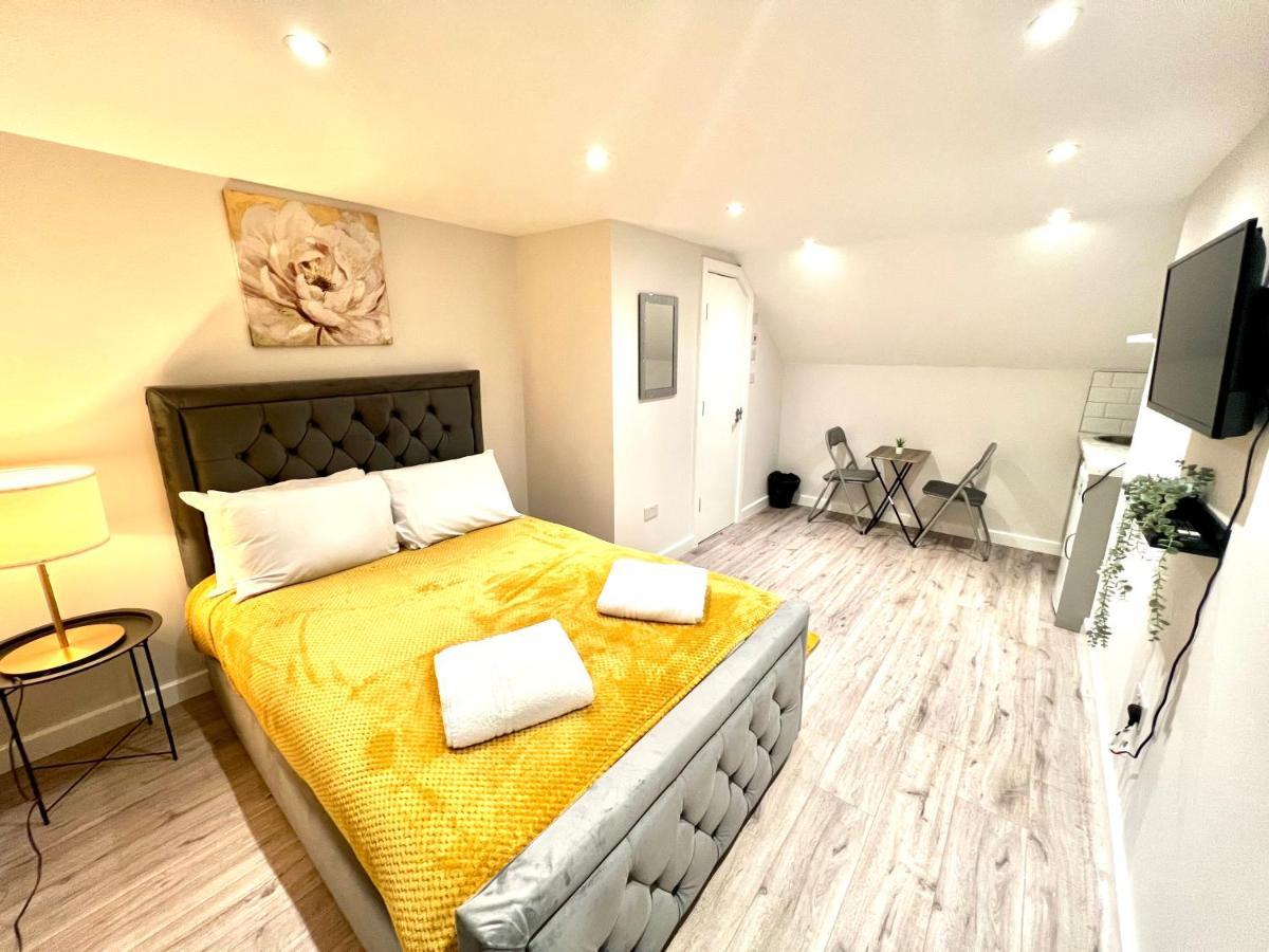 Golden Residences - Oakway Feltham Εξωτερικό φωτογραφία