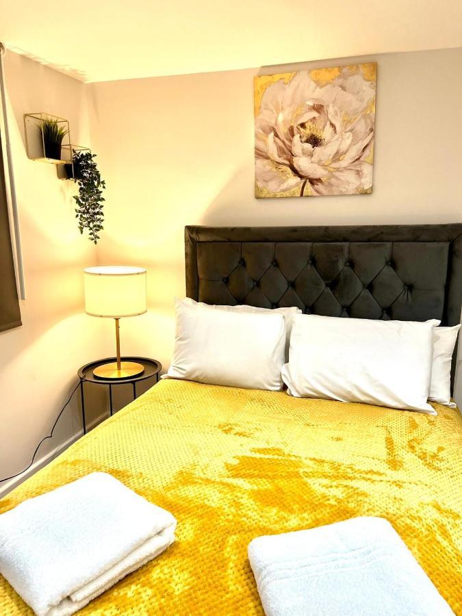 Golden Residences - Oakway Feltham Εξωτερικό φωτογραφία