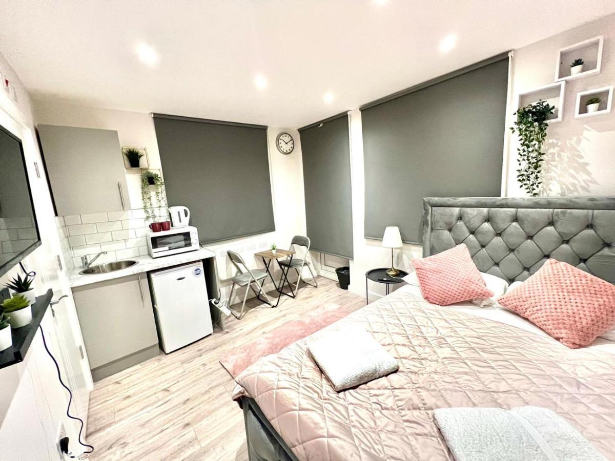 Golden Residences - Oakway Feltham Εξωτερικό φωτογραφία