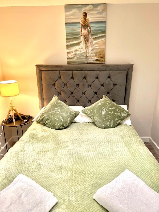 Golden Residences - Oakway Feltham Εξωτερικό φωτογραφία