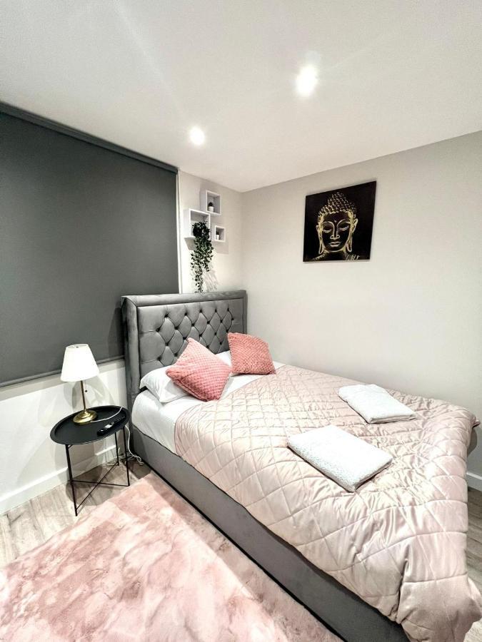 Golden Residences - Oakway Feltham Εξωτερικό φωτογραφία
