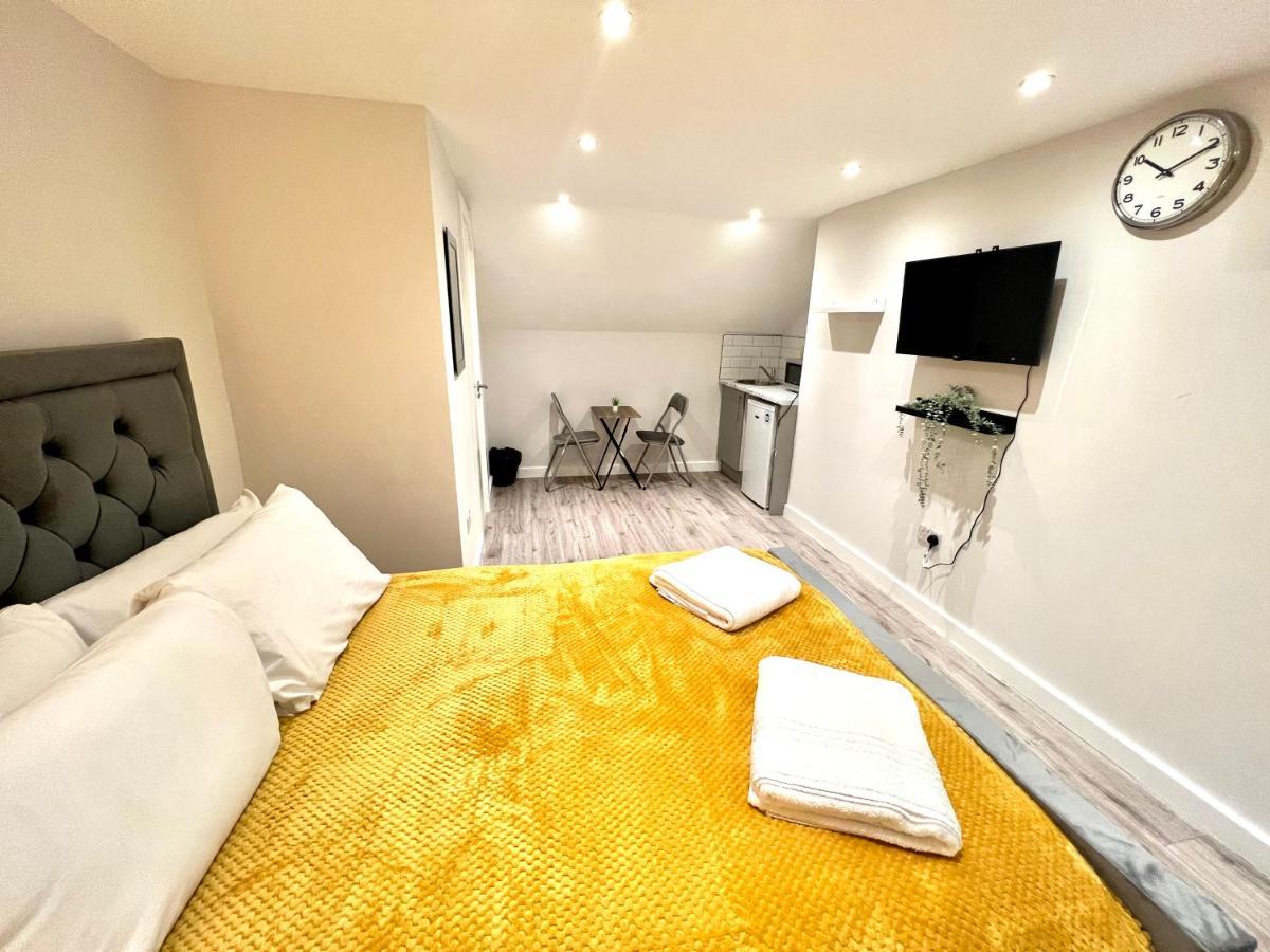 Golden Residences - Oakway Feltham Εξωτερικό φωτογραφία