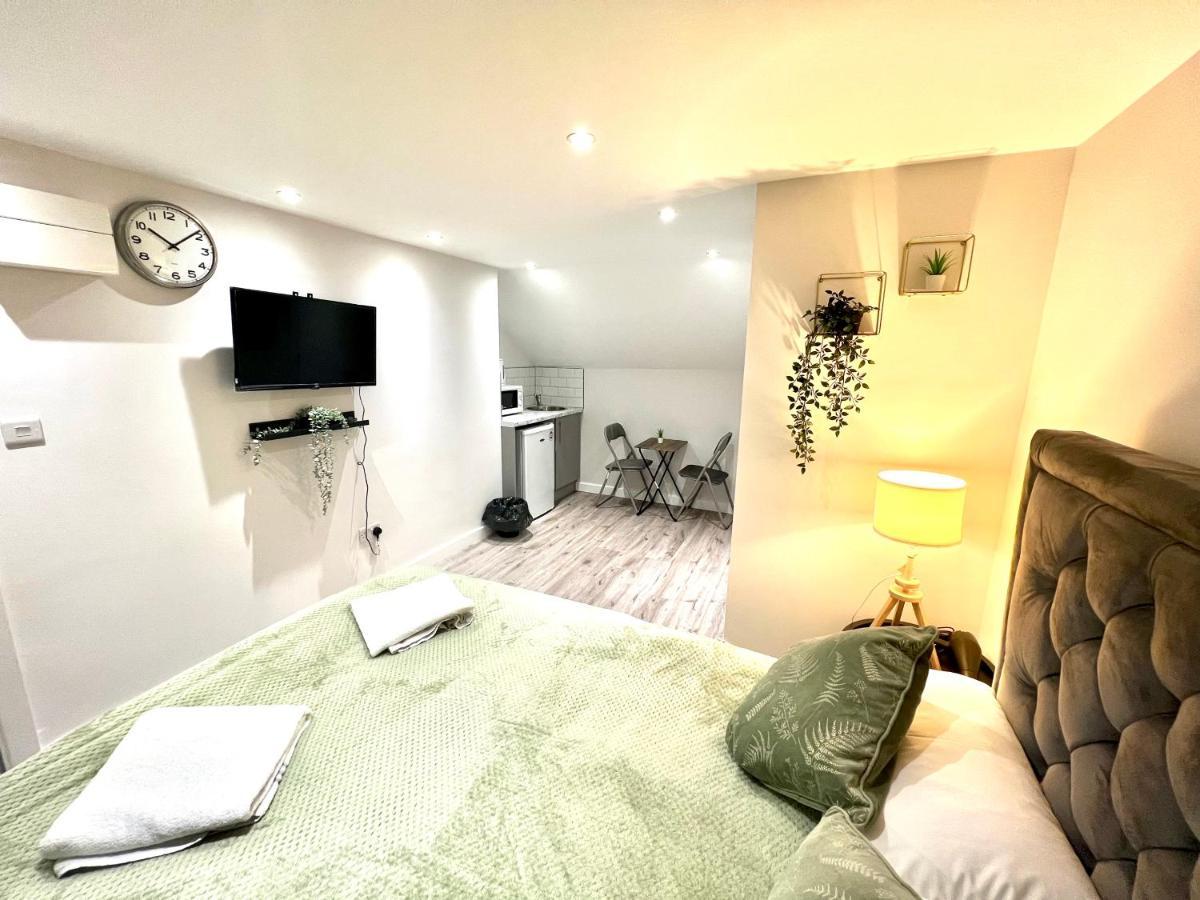 Golden Residences - Oakway Feltham Εξωτερικό φωτογραφία